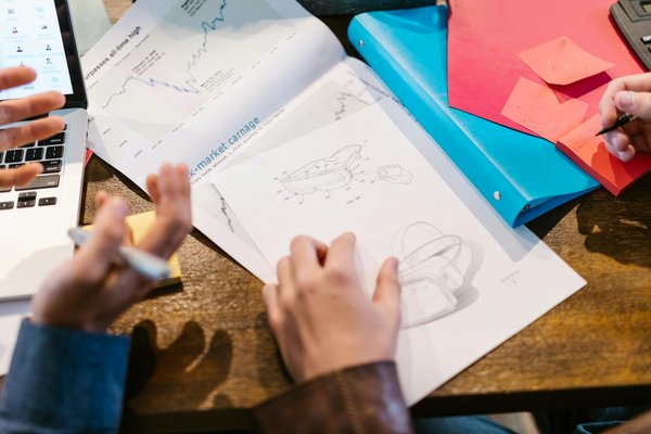 La pyramide de maslow : comprendre les besoins humains en affaires