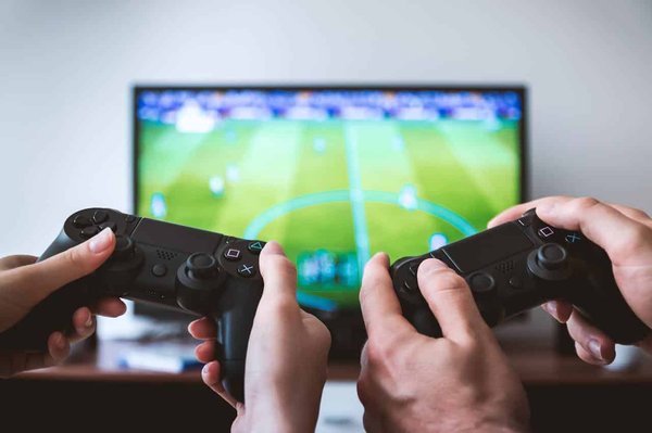 Quelles techniques de gestion des conflits sont les plus adaptées pour les équipes de développement de jeux vidéo ?